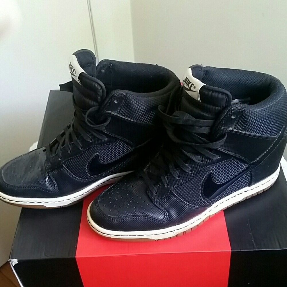 Nike Wedge Sneaker